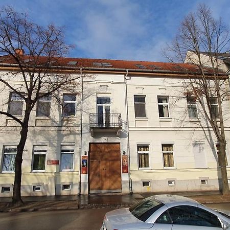 Romzsa Todor Kollegium Hostel Szeged Buitenkant foto