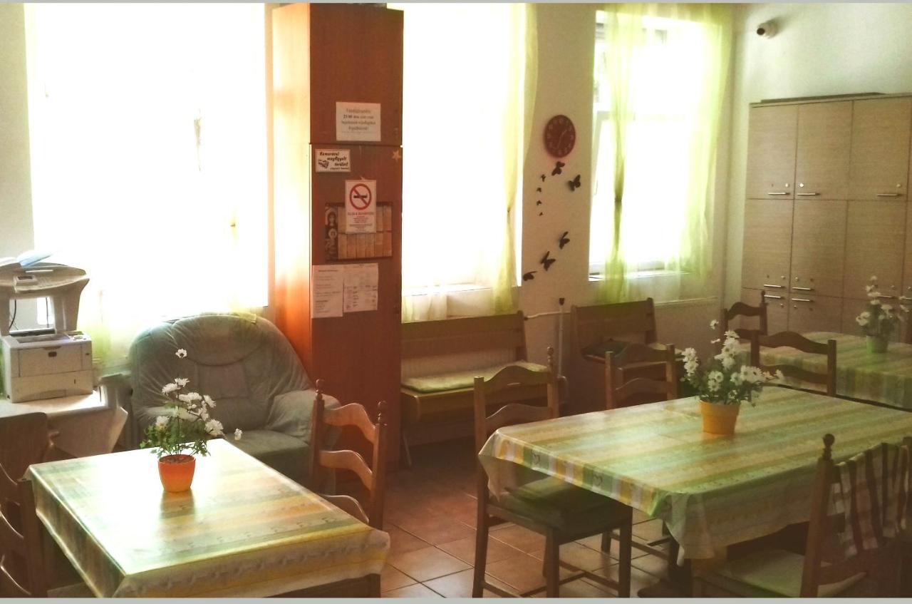Romzsa Todor Kollegium Hostel Szeged Buitenkant foto