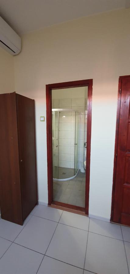 Romzsa Todor Kollegium Hostel Szeged Buitenkant foto
