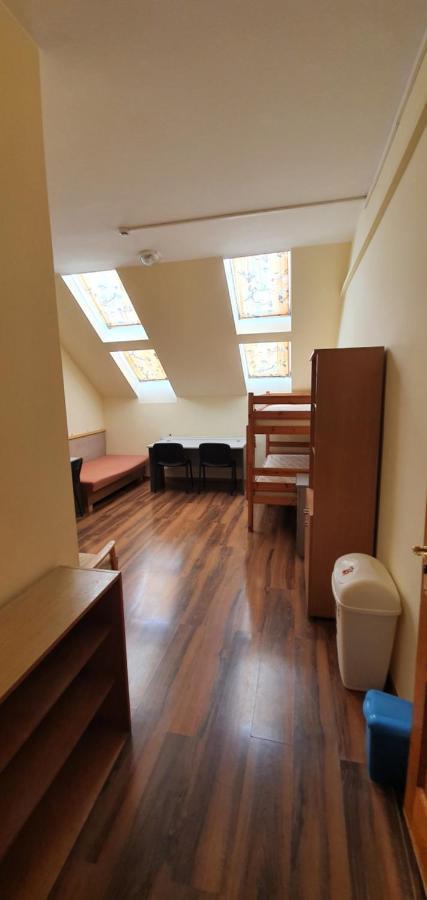 Romzsa Todor Kollegium Hostel Szeged Buitenkant foto