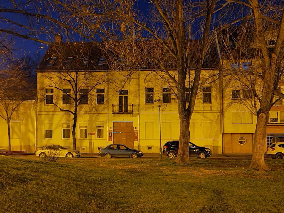 Romzsa Todor Kollegium Hostel Szeged Buitenkant foto