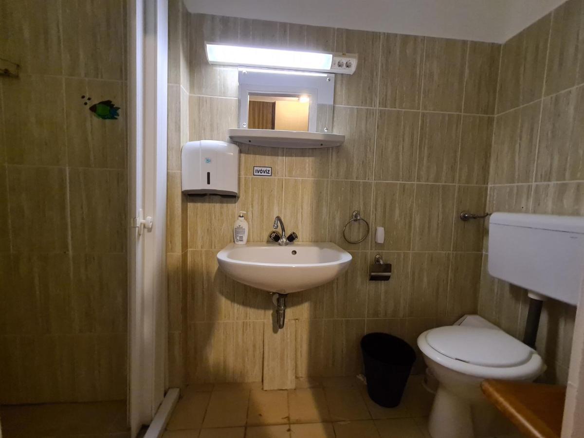 Romzsa Todor Kollegium Hostel Szeged Buitenkant foto