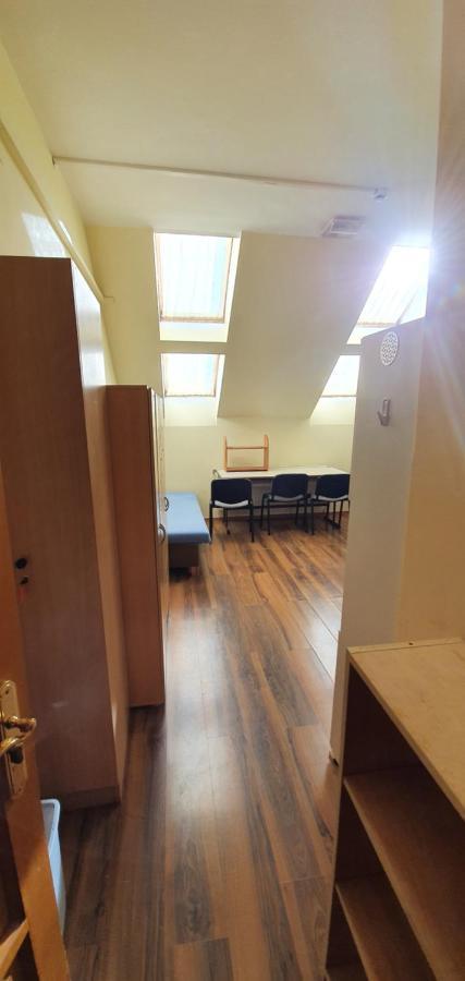 Romzsa Todor Kollegium Hostel Szeged Buitenkant foto