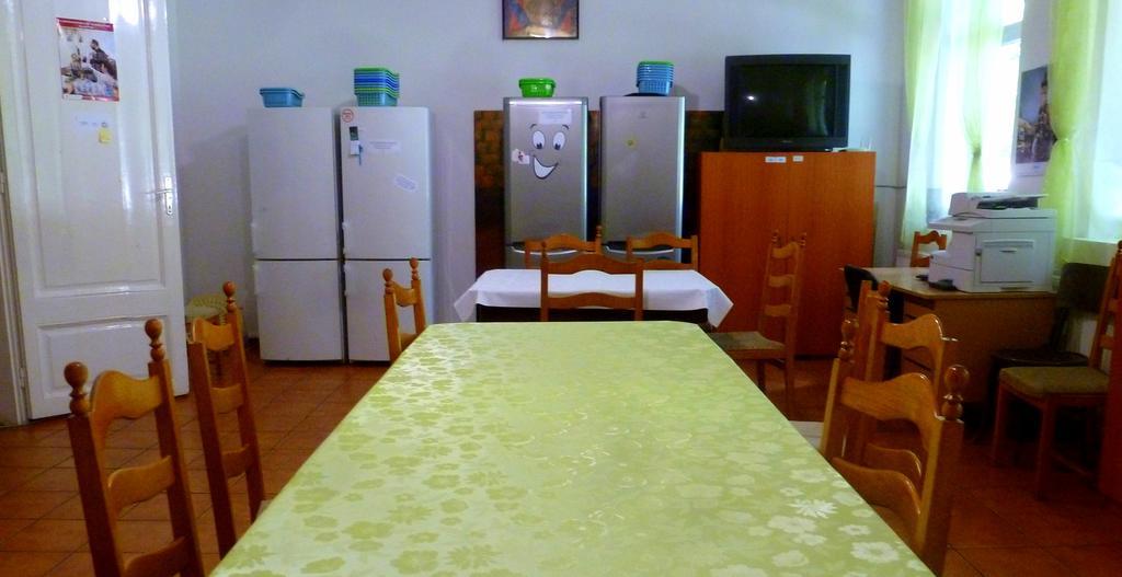 Romzsa Todor Kollegium Hostel Szeged Buitenkant foto
