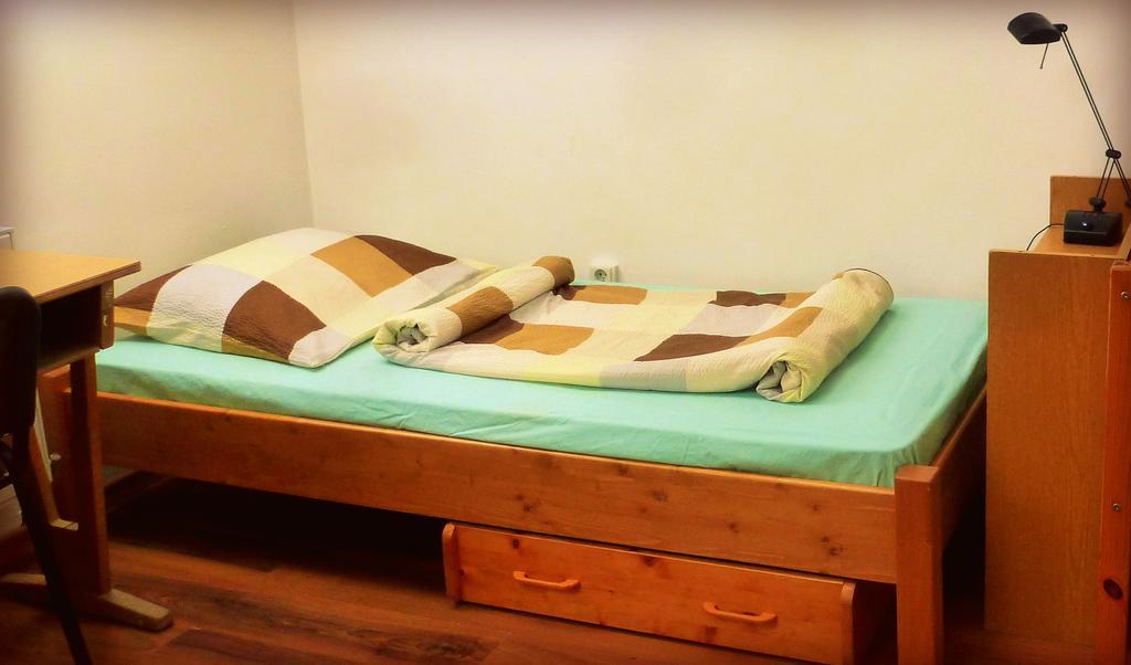 Romzsa Todor Kollegium Hostel Szeged Buitenkant foto